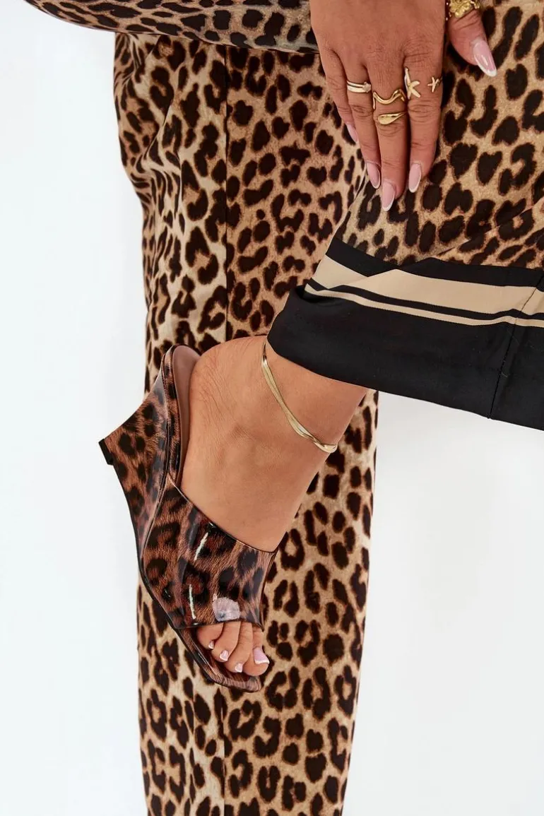 Lakierowane Klapki Damskie Na Koturnie Panterka Brązowe Nelithin