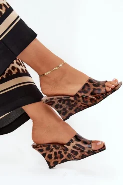 Lakierowane Klapki Damskie Na Koturnie Panterka Brązowe Nelithin