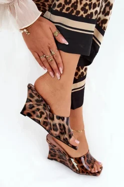 Lakierowane Klapki Damskie Na Koturnie Panterka Brązowe Nelithin