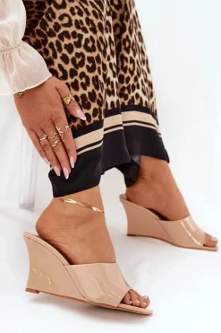 Lakierowane Klapki Damskie Na Koturnie Nude Nelithin