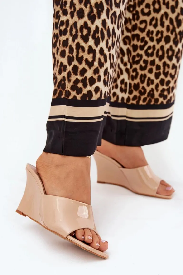 Lakierowane Klapki Damskie Na Koturnie Nude Nelithin