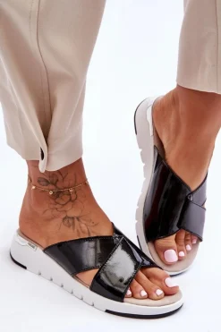 Lakierowane Klapki Na Niskim Koturnie S.Barski AL22469 Czarne