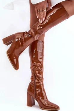 Lakierowane Kozaki Na Słupku Przed Kolano Brązowe Mlokva