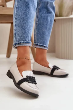 Lakierowane Mokasyny Damskie Z Ozdobą Jasnoszare Vinceza 58389