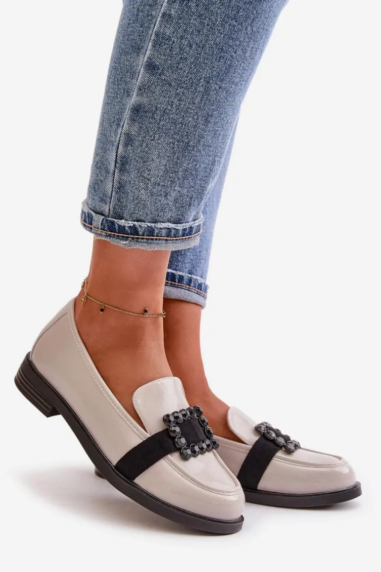 Lakierowane Mokasyny Damskie Z Ozdobą Jasnoszare Vinceza 58389