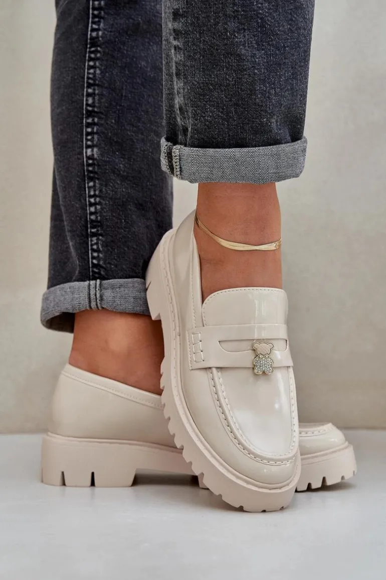 Lakierowane Mokasyny Damskie Z Przypinką Miś Beżowe Wulinea