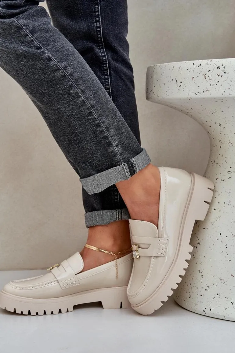 Lakierowane Mokasyny Damskie Z Przypinką Miś Beżowe Wulinea