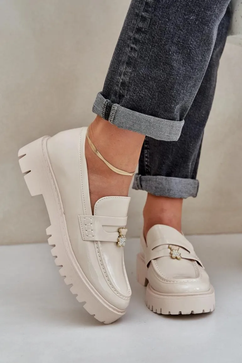 Lakierowane Mokasyny Damskie Z Przypinką Miś Beżowe Wulinea