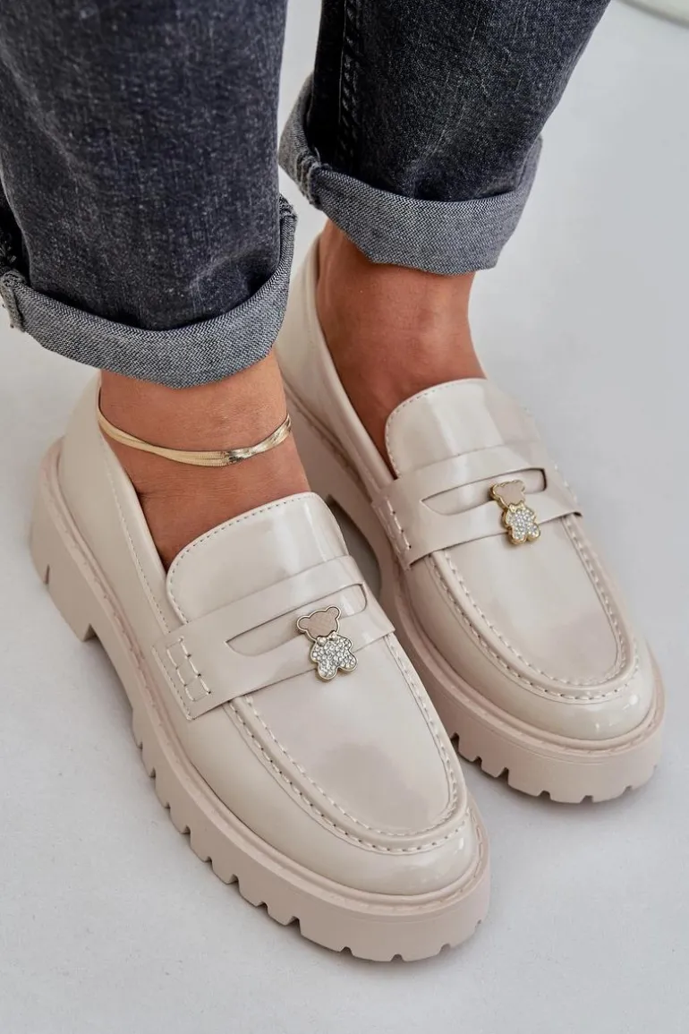 Lakierowane Mokasyny Damskie Z Przypinką Miś Beżowe Wulinea