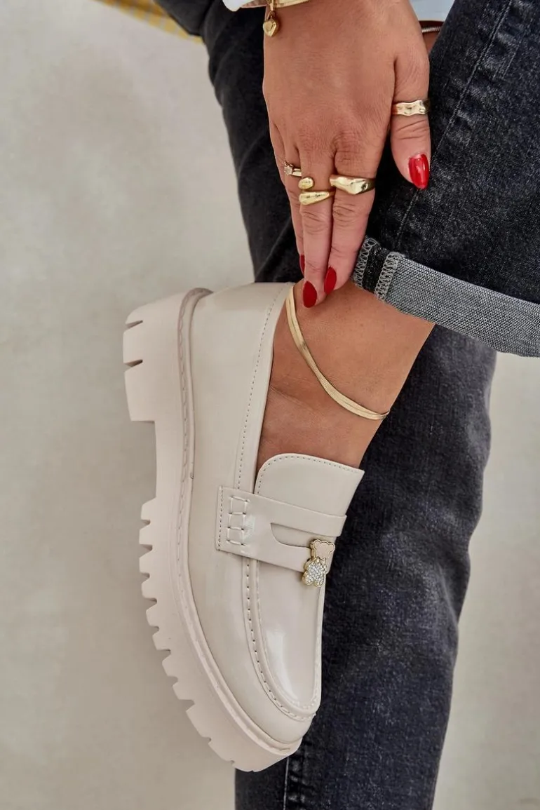 Lakierowane Mokasyny Damskie Z Przypinką Miś Beżowe Wulinea