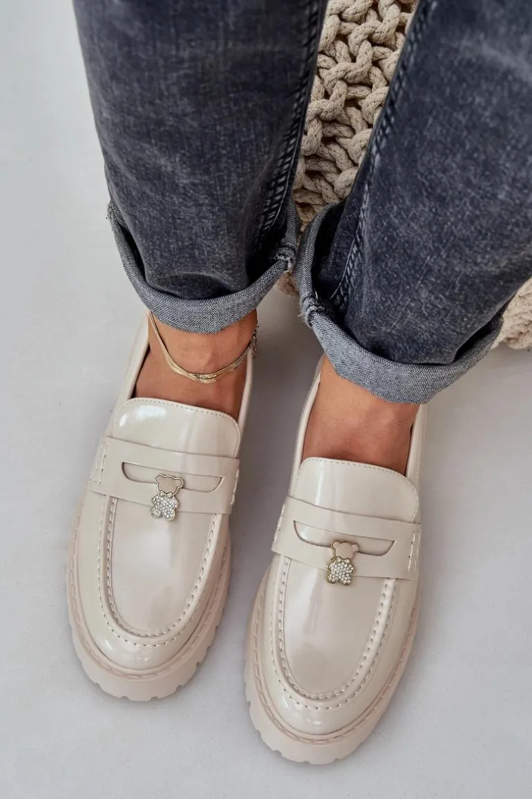 Lakierowane Mokasyny Damskie Z Przypinką Miś Beżowe Wulinea