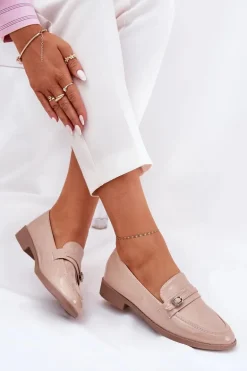 Lakierowane Mokasyny Damskie Z Ozdobną Sprzączką Beżowe Mollan