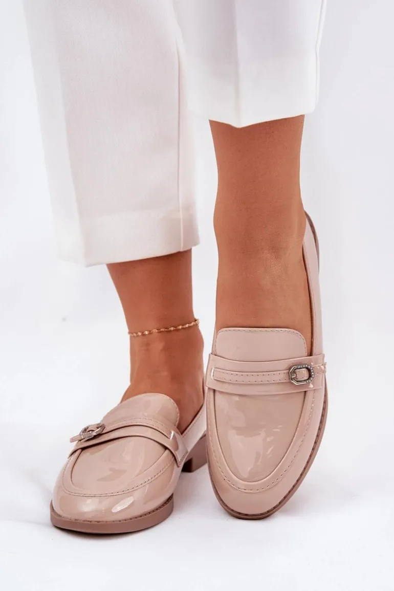 Lakierowane Mokasyny Damskie Z Ozdobną Sprzączką Beżowe Mollan