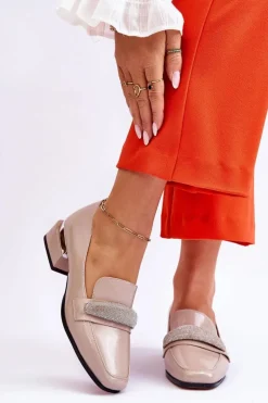 Lakierowane Mokasyny Na Obcasie Z Cyrkoniami Beżowe Lavern