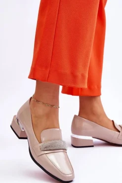 Lakierowane Mokasyny Na Obcasie Z Cyrkoniami Beżowe Lavern