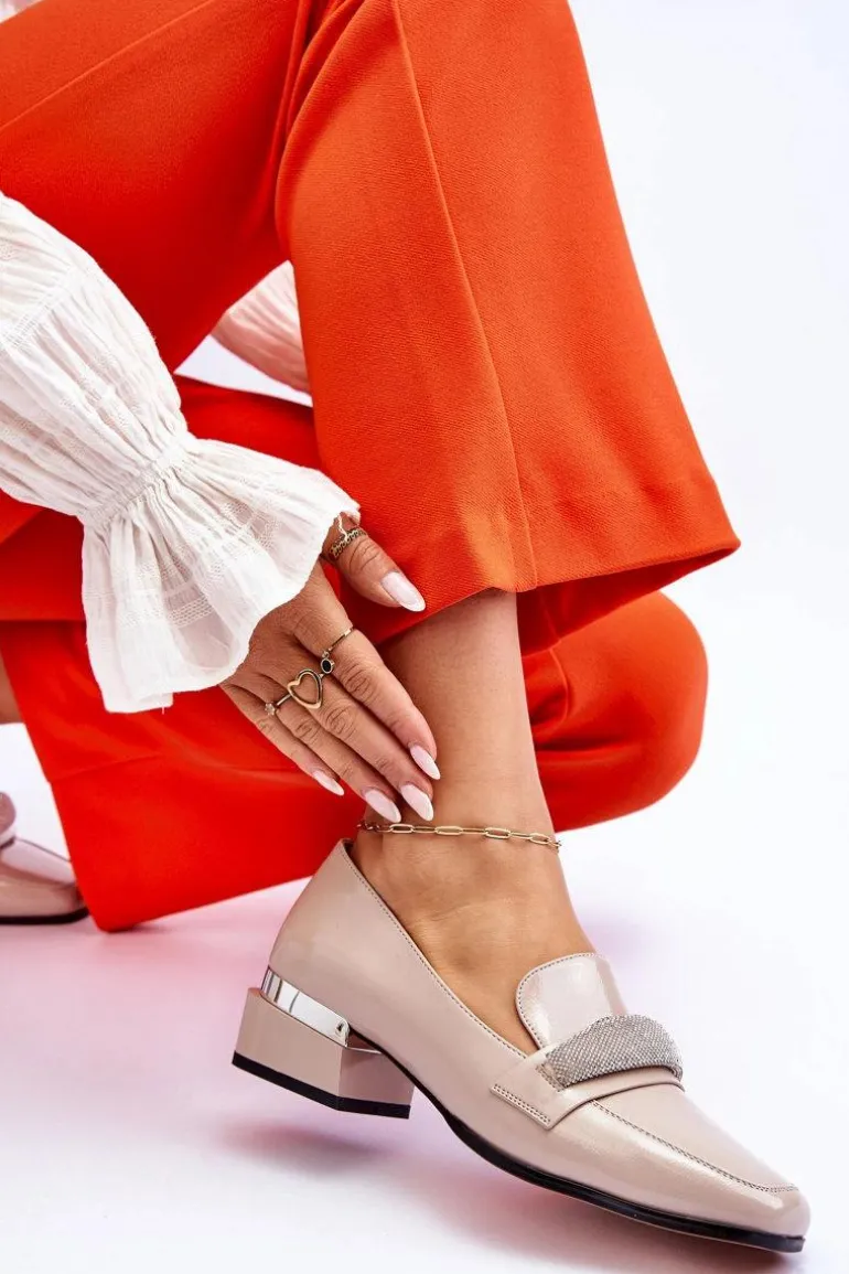 Lakierowane Mokasyny Na Obcasie Z Cyrkoniami Beżowe Lavern