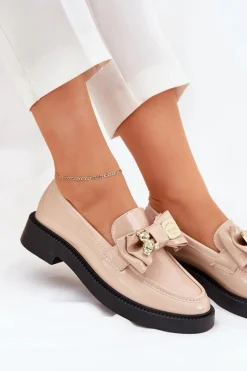 Lakierowane Mokasyny Z Kokardą I Ozdobną Broszką Beżowe Leandriel