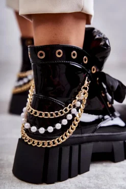 Lakierowane Ocieplane Botki Z Łańcuszkiem Czarne Karoline