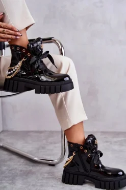 Lakierowane Ocieplane Botki Z Łańcuszkiem Czarne Karoline