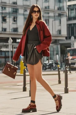 Lakierowane Półbuty Damskie Z Klamrą Bordowe Plikuria