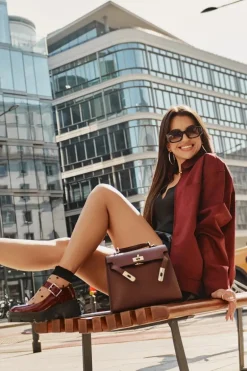 Lakierowane Półbuty Damskie Z Klamrą Bordowe Plikuria