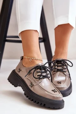 Lakierowane Półbuty Damskie Z Ozdobami Skóra Naturalna Artiker 55C1010 Ciemnobeżowe