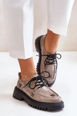 Lakierowane Półbuty Damskie Z Ozdobami Skóra Naturalna Artiker 55C1010 Ciemnobeżowe