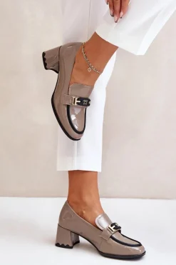 Lakierowane Półbuty Damskie Na Obcasie Z Ozdobą Artiker 55C1054 Beżowe