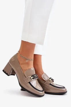 Lakierowane Półbuty Damskie Na Obcasie Z Ozdobą Artiker 55C1054 Beżowe