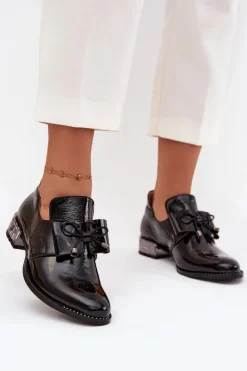 Lakierowane Półbuty Damskie Na Niskim Obcasie Z Kokardą Zazoo 1399 Czarne