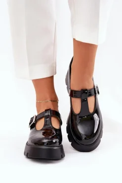 Lakierowane Półbuty Damskie Z Klamrą Na Platformie I Płaskim Obcasie Czarne Venda