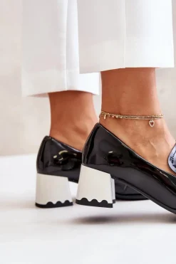 Lakierowane Półbuty Damskie Na Obcasie Z Ozdobą Artiker 55C1002 Czarne