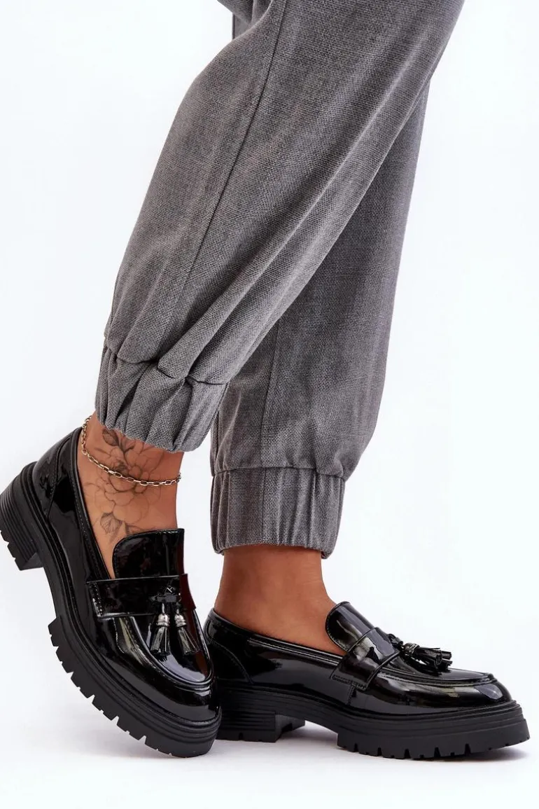 Lakierowane Półbuty Loafersy Z Frędzlami Czarne Velenase