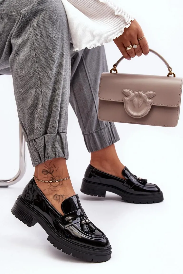 Lakierowane Półbuty Loafersy Z Frędzlami Czarne Velenase