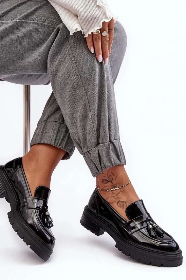 Lakierowane Półbuty Loafersy Z Frędzlami Czarne Velenase