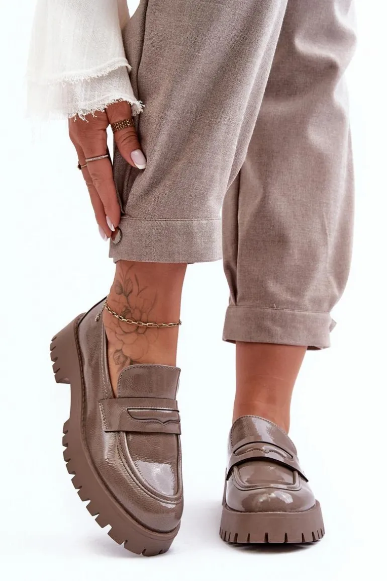 Lakierowane Półbuty Loafersy Na Płaskim Obcasie Beżowe Jannah