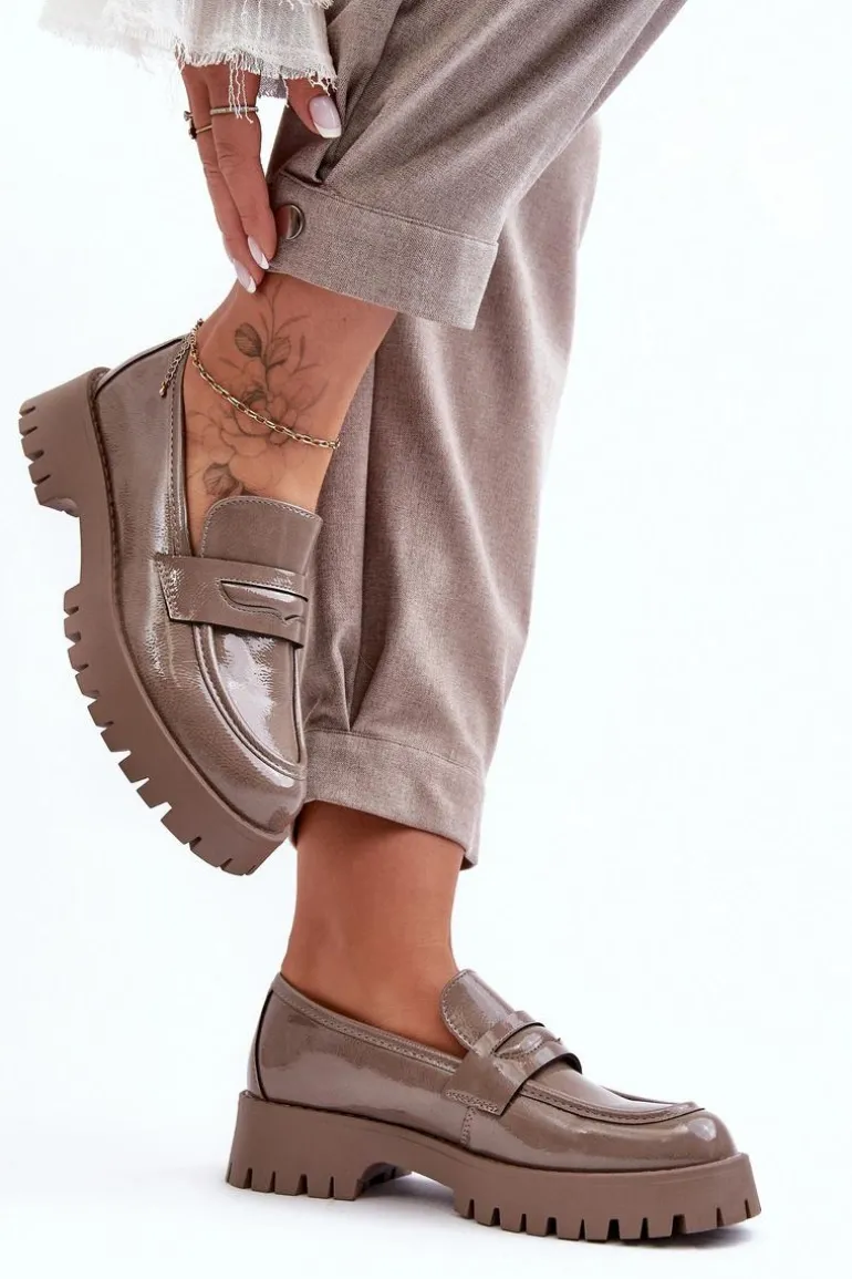 Lakierowane Półbuty Loafersy Na Płaskim Obcasie Beżowe Jannah