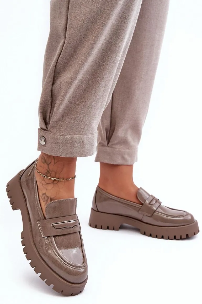 Lakierowane Półbuty Loafersy Na Płaskim Obcasie Beżowe Jannah