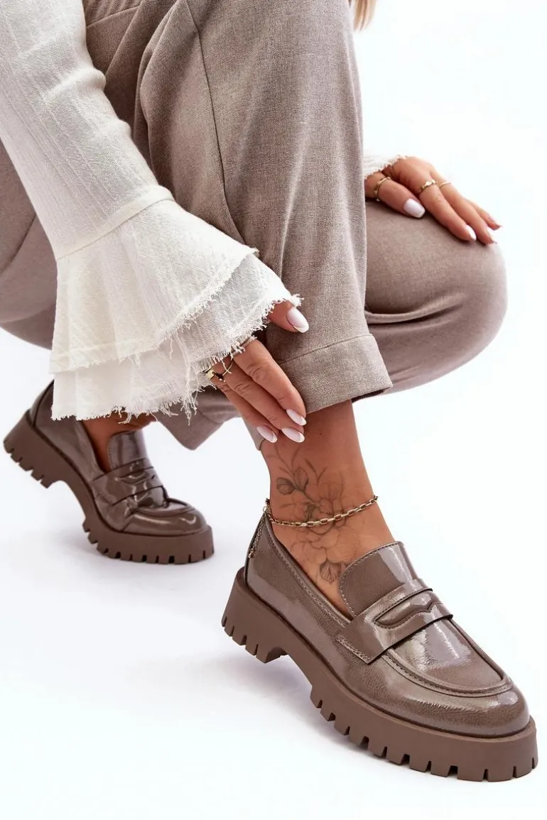 Lakierowane Półbuty Loafersy Na Płaskim Obcasie Beżowe Jannah