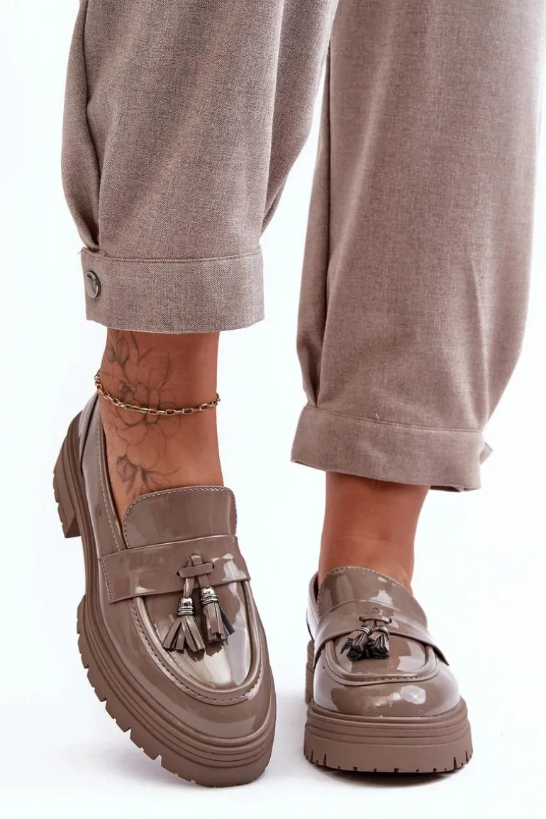 Lakierowane Półbuty Loafersy Z Frędzlami Ciemnobeżowe Velenase