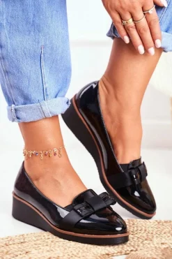 Lakierowane Półbuty Na Koturnie VINCEZA 22-10446 Czarne