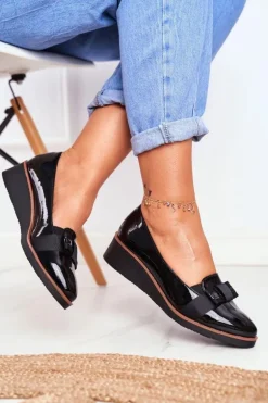 Lakierowane Półbuty Na Koturnie VINCEZA 22-10446 Czarne