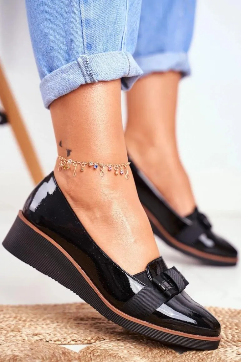 Lakierowane Półbuty Na Koturnie VINCEZA 22-10446 Czarne