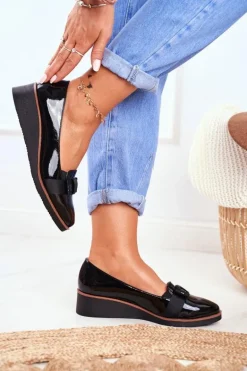 Lakierowane Półbuty Na Koturnie VINCEZA 22-10446 Czarne