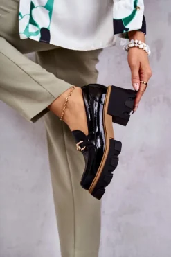 Lakierowane Półbuty Na Obcasie Ze Złotą Ozdobą Czarne Lurdes