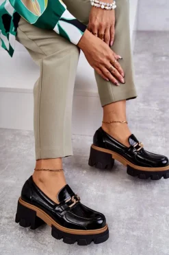 Lakierowane Półbuty Na Obcasie Ze Złotą Ozdobą Czarne Lurdes