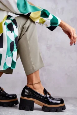 Lakierowane Półbuty Na Obcasie Ze Złotą Ozdobą Czarne Lurdes