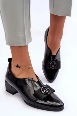 Lakierowane Półbuty Na Obcasie Z Ozdobą Czarne Elosa