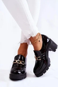 Lakierowane Półbuty Na Słupku Ze Złotą Ozdobą Czarne Mikeyla