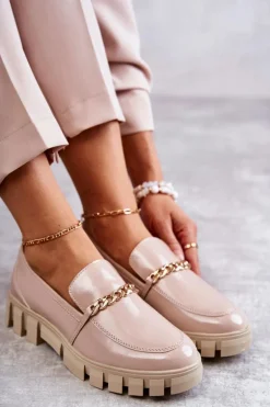 Lakierowane Półbuty Z Łańcuszkiem Beżowe Anne